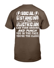 If This Electrician Can Turn Around Classic T-Shirt tile