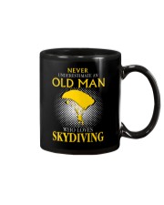 OLD MAN WHO LOVES SKYDIVING Mug thumbnail