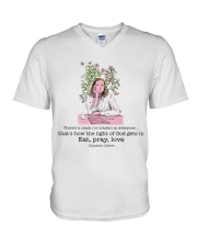 Book I'm not really a book person V-Neck T-Shirt tile