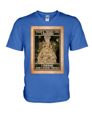 Garden that's what I do V-Neck T-Shirt tile