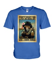 Cat Put on make up V-Neck T-Shirt tile