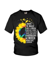 I want to walk like a queen Youth T-Shirt thumbnail