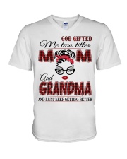Mom And Grandma - Red 2022 .Png V-Neck T-Shirt tile