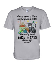 Love cats crochet V-Neck T-Shirt tile