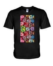 Phone case for knitting lovers V-Neck T-Shirt tile