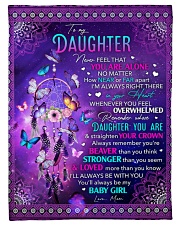 Never Feel That U Are Alone Mom To Daughter Fleece Blanket tile