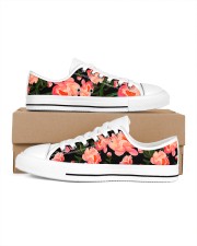 Shoes decorated with flowers Women's Low Top White Shoes inside-left-outside-left