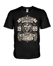 DAS LEBEN BEGINNT MIT 1969 V-Neck T-Shirt tile