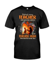 Teacher Mom who believed in her first Classic T-Shirt front