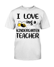 I Love being a kindergarten Teacher Classic T-Shirt front