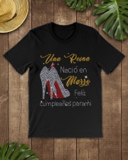 una reina-guoc doi-T3 fix Classic T-Shirt lifestyle-mens-crewneck-front-18