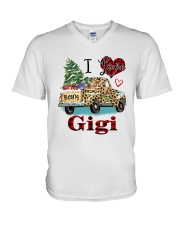 I love being a gigi truck leopard xmas V-Neck T-Shirt tile