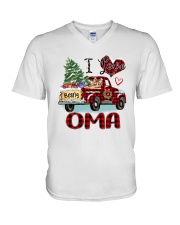 I love being a Oma truck red xmas V-Neck T-Shirt tile