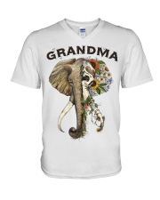 Grandma elephants V-Neck T-Shirt tile