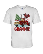I love being a Grammie truck red xmas V-Neck T-Shirt tile