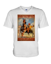 Harness Racing old man dont get old pt lqt-nth V-Neck T-Shirt tile