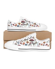 Mushroom Shoes Men's Low Top White Shoes inside-right-outside-right