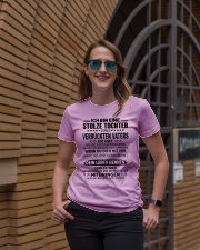 ICH BIN EINE STOLZE TOCHTER Ladies T-Shirt lifestyle-women-crewneck-front-2