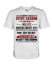LO SIENTO CHICAS ESTOY CASADO V-Neck T-Shirt tile