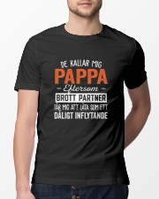 DE KALLAR MIG PAPPA Classic T-Shirt lifestyle-mens-crewneck-front-13