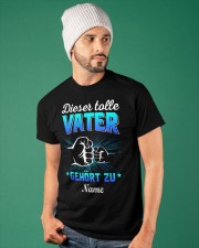 DIESER TOLLE VATER Classic T-Shirt apparel-classic-tshirt-lifestyle-front-86