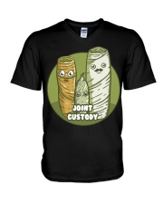 Joint custody V-Neck T-Shirt tile