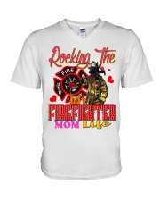 Firefighter's Mom V-Neck T-Shirt tile