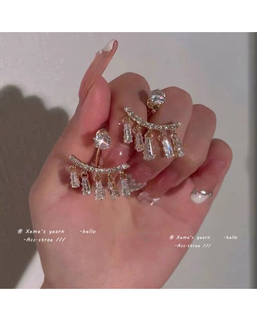 A Pair of Luxury Zircon Crystal Pendant Earrings template