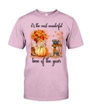 Pug dog love fall Classic T-Shirt front