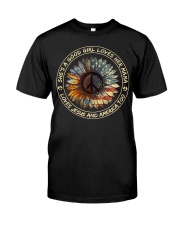 She's a good girl loves her mama Classic T-Shirt tile