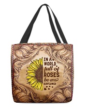 In a world full of roses All-over Tote front