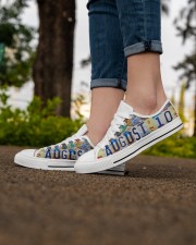 AUGUST 10 LICENSE PLATES Women's Low Top White Shoes aos-complex-women-white-low-shoes-lifestyle-07