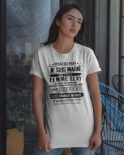 Cadeau parfait pour le mari D2 Classic T-Shirt apparel-classic-tshirt-lifestyle-08