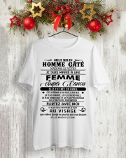 cadeau pour votre mari s04 Classic T-Shirt lifestyle-holiday-crewneck-front-2
