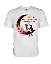 Labrador V-Neck T-Shirt tile