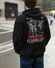 En tant que mec de Avril Hooded Sweatshirt apparel-hooded-sweatshirt-lifestyle-back-108