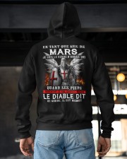 En tant que mec de Mars Hooded Sweatshirt apparel-hooded-sweatshirt-lifestyle-back-163