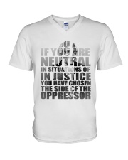 AMR 1 V-Neck T-Shirt tile