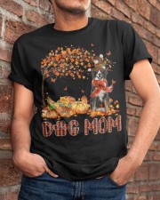 Bernese Mountain-CS3257-Dog Mom-V12 Classic T-Shirt apparel-classic-tshirt-lifestyle-26