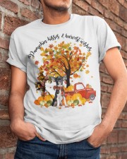 Chihuahua-CS3394-Pumpkin Kisses Classic T-Shirt apparel-classic-tshirt-lifestyle-26