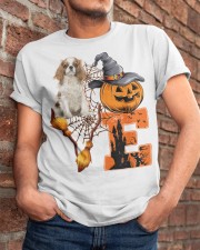 Cavalier King Charles Spaniel-CS3143-Halloween-V1 Classic T-Shirt apparel-classic-tshirt-lifestyle-26
