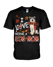 Alaskan Malamute-CS3449-A Dog Mom-V3 V-Neck T-Shirt tile