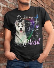 Alaskan Malamute-CS3268-One By My Side Classic T-Shirt apparel-classic-tshirt-lifestyle-26