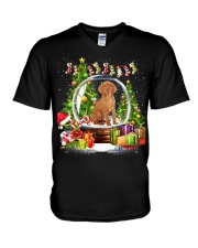 Vizsla-DN2296-Mery Christmas-V6 V-Neck T-Shirt tile