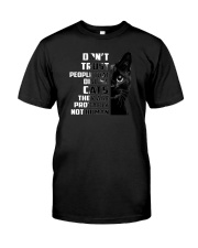 DON'T TRUST PEOPLE DISLIKE CAT Classic T-Shirt front