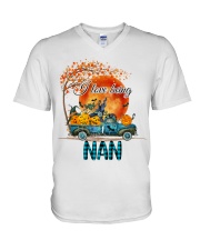 I LOVE BEING - PERFECT GIFT FOR NAN V-Neck T-Shirt tile