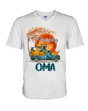I LOVE BEING - PERFECT GIFT FOR OMA V-Neck T-Shirt tile