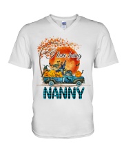 I LOVE BEING - PERFECT GIFT FOR NANNY V-Neck T-Shirt tile