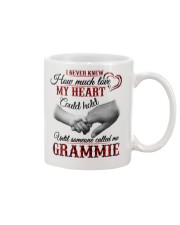 HOW MUCH LOVE HEART HOLD - BEST GIFT FOR GRAMMIE Mug tile