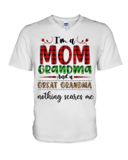 I'M A MOM AND A GREAT GRANDMA V-Neck T-Shirt tile